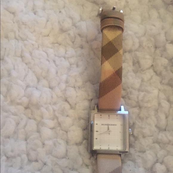 WOMENS BURBERRY WATCH - Picture 5 of 6